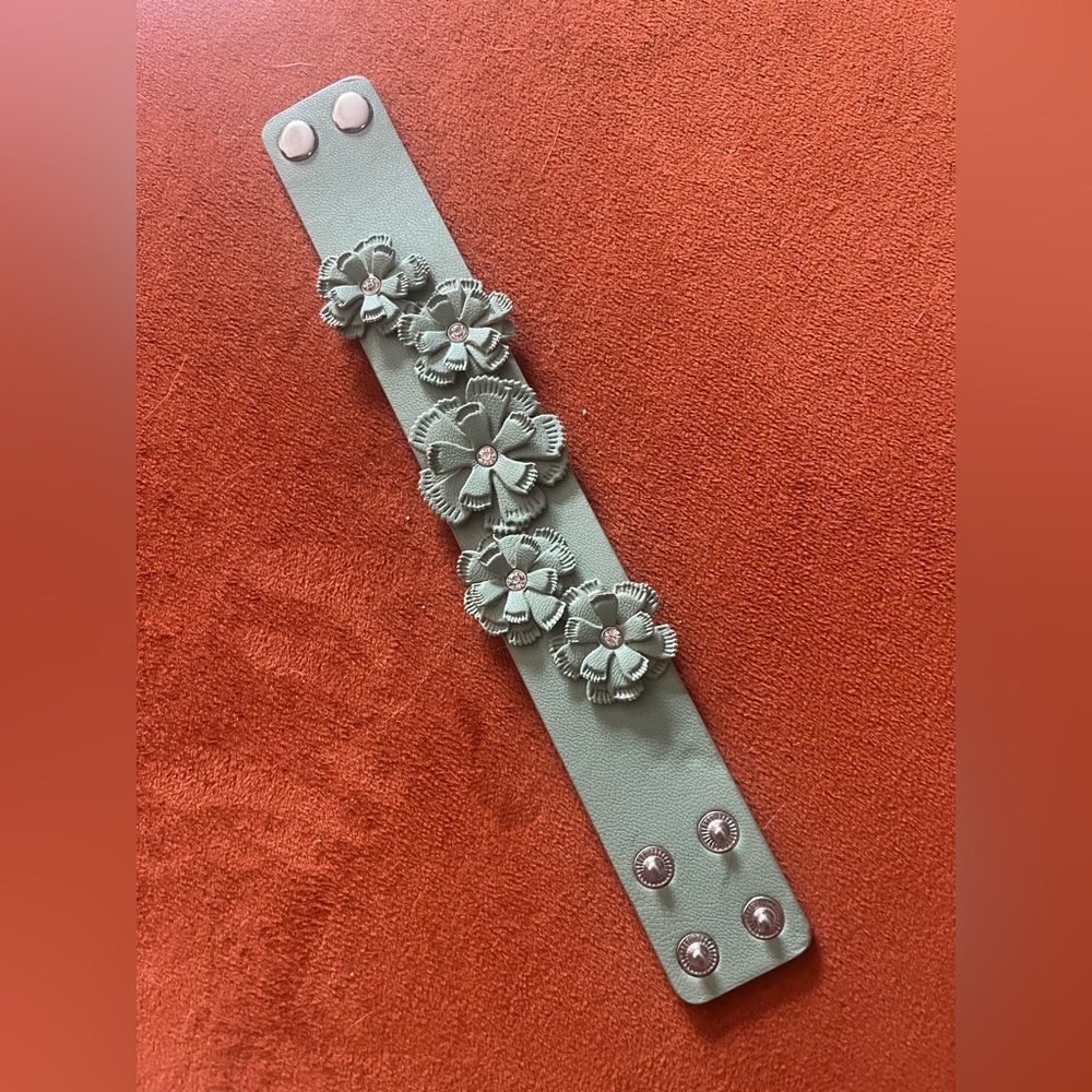 ✨Floral Embellished Leather Brat Bracelet✨